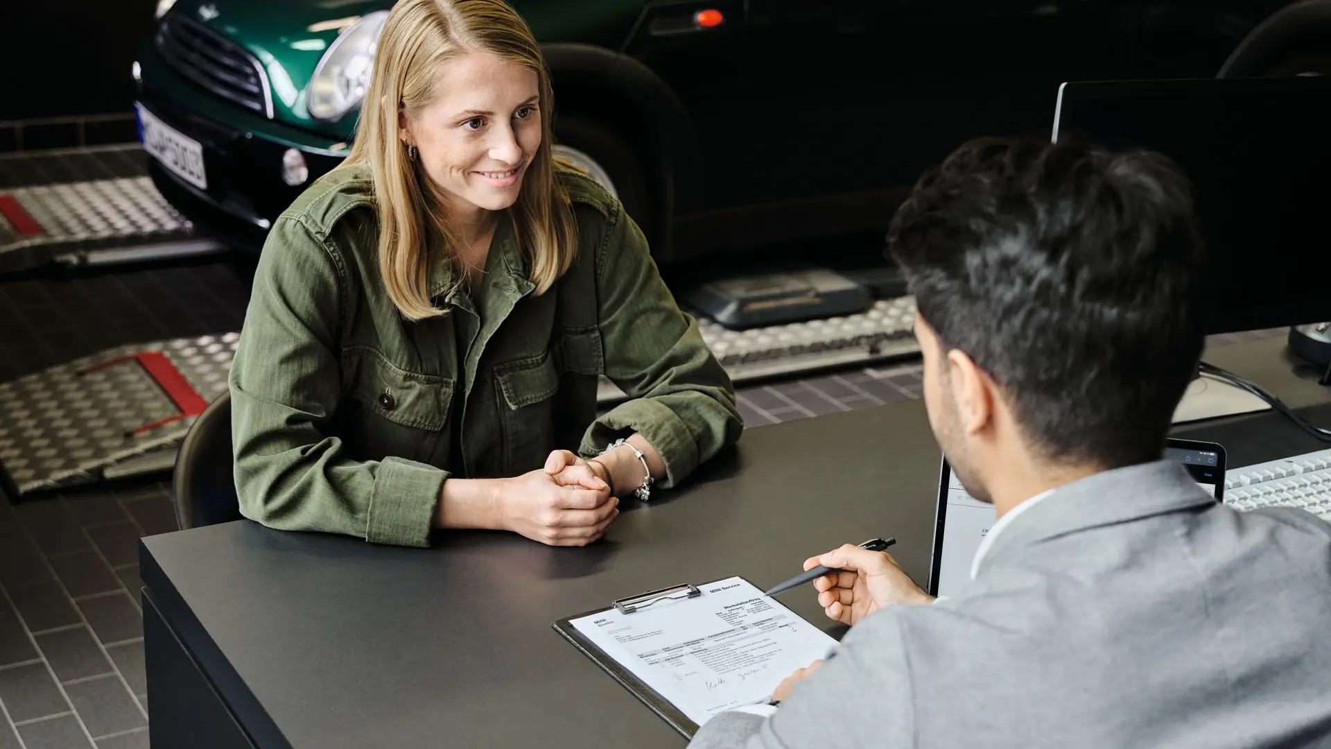 Запишитесь на обслуживание.