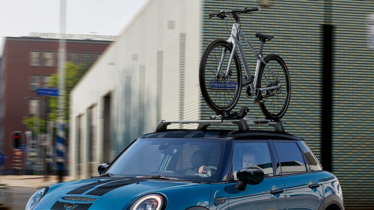 Аксессуары MINI - необходимое в путешествиях багажник на крышу mini