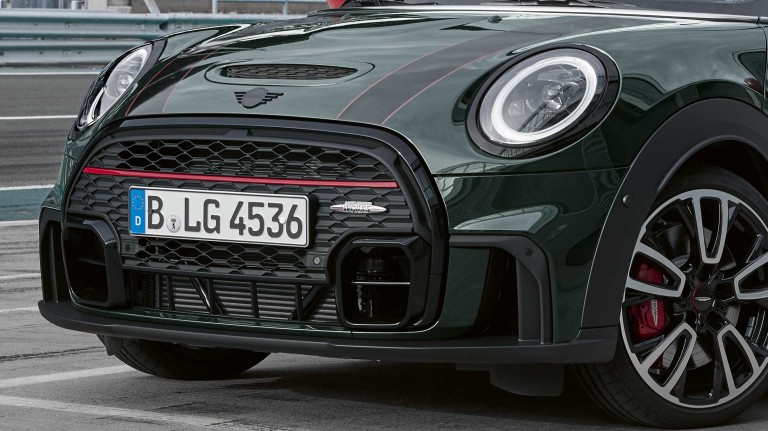 MINI John Cooper Works Clubman – вид спереди – передний бампер