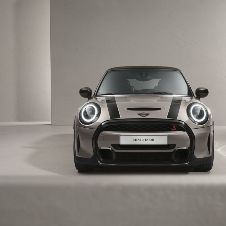 3-дверный хэтчбек MINI – вид сбоку – серый и черный