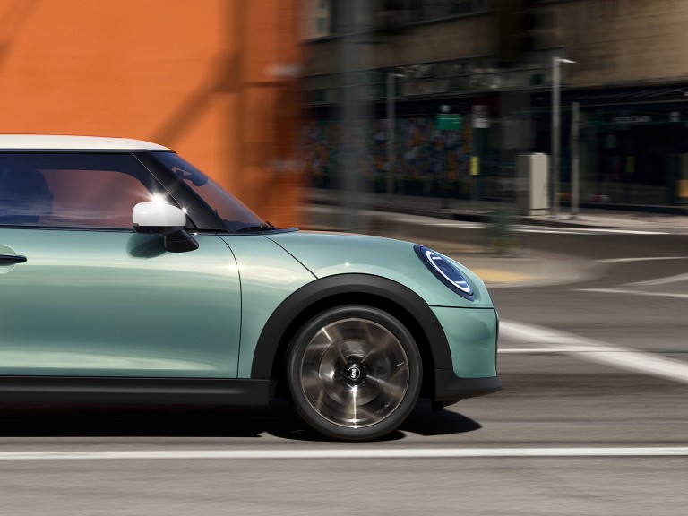 MINI Cooper 3 3-дверный – ощущения от вождения – мониторинг окружающей обстановки
