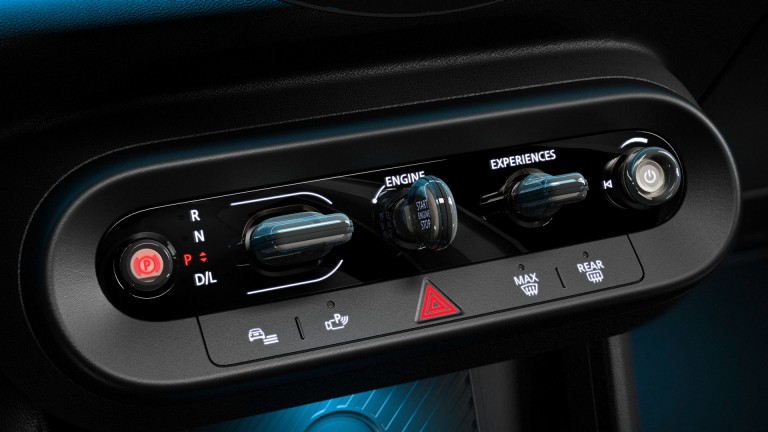 MINI Cooper 3-дверный – интерьер – переключение